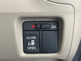 【パワースライドドア】スマートキーや運転席のスイッチでスライドドアの開閉が可能♪電動だから力を入れてドアを開ける必要が無く、小さいお子様でも、重い荷物を持っている時もラクに開け閉めできます♪