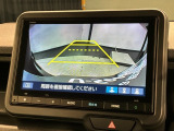 リバースギアに入れるだけで後方の表示へ切り替わります。夜間や雨の日の駐車も楽になりますよ。