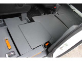後席から助手席までをフラットにすることができ、長い荷物を乗せやすい空間が作れます。