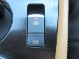 電動パーキングブレーキ&オートブレーキホールド。信号待ち等の停車時に自動的にブレーキ力が保持される機能です。パーキングブレーキはPスイッチを引き上げる事で作動します。