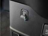 ◆フック◆ちょっとした買い物の袋を吊り下げたり、ゴミ袋を吊り下げられるコンビニフックがあり車内を転がらず便利です!
