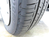 「155/65R14」サイズのタイヤが装着されています。