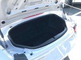 多くは積めませんが、トランク部は独立してスペースを確保してます。