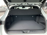 トランクトノカバーがついていますのでトランク内の荷物が外から見えないようになっています。