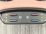 【シートヒーター&ベンチレーション】夏場は涼しい風でお尻や背中の熱やムレを防ぎ、冬はエアコンよりも早く温まってポカポカに!季節を問わず快適に過ごせます。