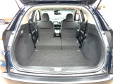 リアシートを倒せば広々荷室の出来上がり。アレンジ次第でさまざまな荷物が積み込めますよ。
