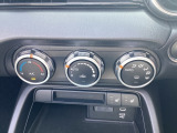 車内温度を設定すれば温度・風量と自動に設定してくれるオートエアコンはとっても便利な装備ですね♪