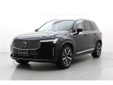 ボルボのフラッグシップモデルXC90です。堂々とした風格と北欧車ならではのエレガントなデザインが融合しています。