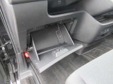 ティッシュボックスが入るジャストサイズなグローブボックスです♪♪