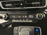 オートエアコンは温度を設定するだけで、自動で風量などを設定してくれます。運転しながら操作も必要ないので、安全性も向上します。