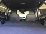 後部のシートを倒すとこんなに広々空間が!大きなお荷物を乗せる時でも心配ありません!