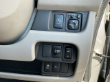 運転席にシートヒーターが付いています。