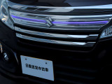スモールランプと連動してフロントグリルが鮮やかに光る「LEDフロントグリルイルミネーション」!