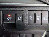 オートマチックハイビームとは、先行車や対向車のライトを認識し、ハイビームとロービームを自動で切り替える機能です。夜道の視界を確保します。詳細は販売店スタッフまでおたずねください。