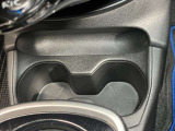 運転席・助手席のドリンクホルダーです。手のとどきやすい位置にあるので便利です!