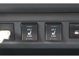 運転席と助手席にシートヒーターが付いています。