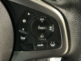 【アダプティブ・クルーズ・コントロール】予め設定した車速内でクルマが自動的に加減速。 前走車との適切な車間距離を維持しながら追従走行し、高速道路でのドライバーの疲労を軽減してくれる嬉しい機能付♪