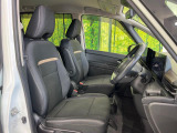 運転席まわりには十分なスペースがあり、大柄な方でもゆったり運転していただける環境です。