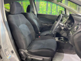 運転席シート廻りは使用感も少なく、良好な状態となっています。前オーナー様が丁寧に使っていたことがよくわかりますね。