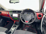 運転席まわりです。 各操作スイッチは使いやすい位置に配置されてます。