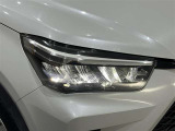 LEDヘッドライトです。デザイン性がよくとても明るいので、夜間の走行や悪天候でも安心です。しかも長寿命!