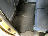 しっかりと汚れ、砂ぼこりを落とし足元まで清潔な車内空間を作り上げております♪