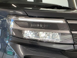 【LEDヘッドライト】現代の主流のライト。明るい光が瞬時に立ち上がり、必要な場所を均一に照らします。寿命も長く省エネで、スタイリッシュなデザインです♪