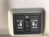 【両側パワースライドドア】スマートキーや運転席のスイッチで後席両側スライドドアの開閉が可能♪電動だから力を入れてドアを開ける必要が無く、小さなお子様でも簡単に開け閉めでき快適です♪
