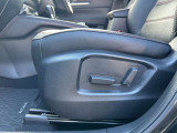 パワーシート装備!電動で細かい調整が可能です。