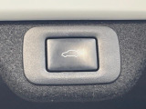 【パワーバックドア】スマートキーや運転席のボタンを押すだけでリアゲートが自動で開閉します!荷物を持っている時や、高い位置にあるバックドアを閉める際に便利な機能です♪