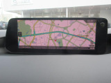 マツダコネクトの10.25インチワイドセンターディスプレイです。『Android Auto』『Apple CarPlay』や独自のコネクテッドサービスに対応したインターフェイスシステムです。