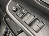全席に電動パワーウインドウを装備。乗員それぞれが快適に操作できます。