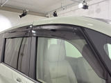 ★ドアバイザー★雨天時に窓を開けても濡れにくく車内に雨が入り込むのを防ぎながら換気ができます(^^♪