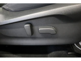 運転席と助手席には電動でシートポジションを調整できるパワーシートが装備!