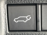 【パワーバックドア】スマートキーや運転席のボタンを押すだけでリアゲートが自動で開閉します!荷物を持っている時や、高い位置にあるバックドアを閉める際に便利な機能です♪