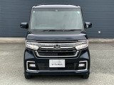 LEDヘッドライトは、本当に明るくて安全です。暗い夜道からお客様を守ってくれます。運転しやすいですし、自慢にもなるかも?黄色いハロゲンライトと見比べてください。