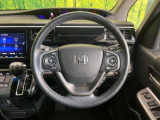 【純正革巻きステアリング】上質な革を使用することで、手にしっかり馴染みとても運転しやすいハンドルです♪