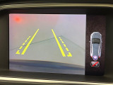 【パークアシスト・カメラ】駐車時に後方がリアルタイム映像で確認できます。大型商業施設や立体駐車場での駐車時や、夜間のバック時に大活躍!運転スキルに関わらず、今や必須となった装備のひとつです!