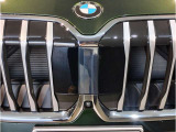 【キドニーグリル】BMWは約90年もの間、ほぼ全ての車両にひと目でBMWだと分かるこの特徴的なフロントグリルが備えられ、デザイン・アイコンとして親しまれてきました。