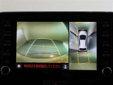 パノラミックビューモニター付きです。車両を上から見たような映像をモニター画面に表示。運転席からの目視では見にくい、車両周辺の状況をリアルタイムでしっかり確認できます。