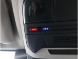 専用ボタンでコールセンターへ接続。状況に応じて緊急車両の要請やロードサービスの取次ぎを行います。重大事故の際は自動的にコールセンターにつながり、緊急車両やドクターヘリを要請します。(要申込)