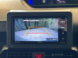 【バックカメラ】駐車時に後方がリアルタイム映像で確認できます。大型商業施設や立体駐車場での駐車時や、夜間のバック時に大活躍!運転スキルに関わらず、今や必須となった装備のひとつです!