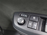 ドアの施錠・解錠に連動してドアミラーが自動で格納・復帰するオート格納機能を搭載しています。