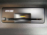 音声案内タイプETC2.0装備☆ビルトインタイプのETCですので、インテリアの邪魔をしません!ETCがあれば、キャッシュレスで料金所をノンストップで通過できます。