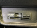 ハンドルの右下2.0にETCがついています。高速道路の料金所の通過も楽々です!。カードの取り出しもしやすい場所についています。