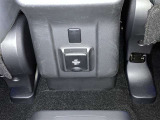 AC100V、1500Wのコンセントを車内に設置。アウトドアや駐車場で野外のコンセントとして利用できます。また、停電などの非常時にも使える便利な機能です!