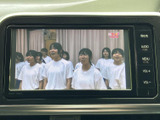 テレビ番組を画面で視聴でき、停車中の休憩時間も車内で過ごす楽しみが広がります。画面に番組映像が表示されるため、待ち時間をゆったり過ごしたい方にも便利な装備です。