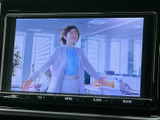 画面にはテレビ映像が表示され、停車中の待ち時間などに映像を視聴できます。オーディオ画面からテレビを選べるため、休憩中のひとときを快適に過ごす際にも便利です。