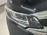 LEDヘッドライトは、点灯の瞬間から最大光量を発揮し、突然暗くなるトンネルなどでの安定感を高めます。