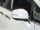 ◆ドアミラーウインカー◆ドアミラーにウインカーを装備しています。対向車に自身の進行方向を合図し安全に運転できます。